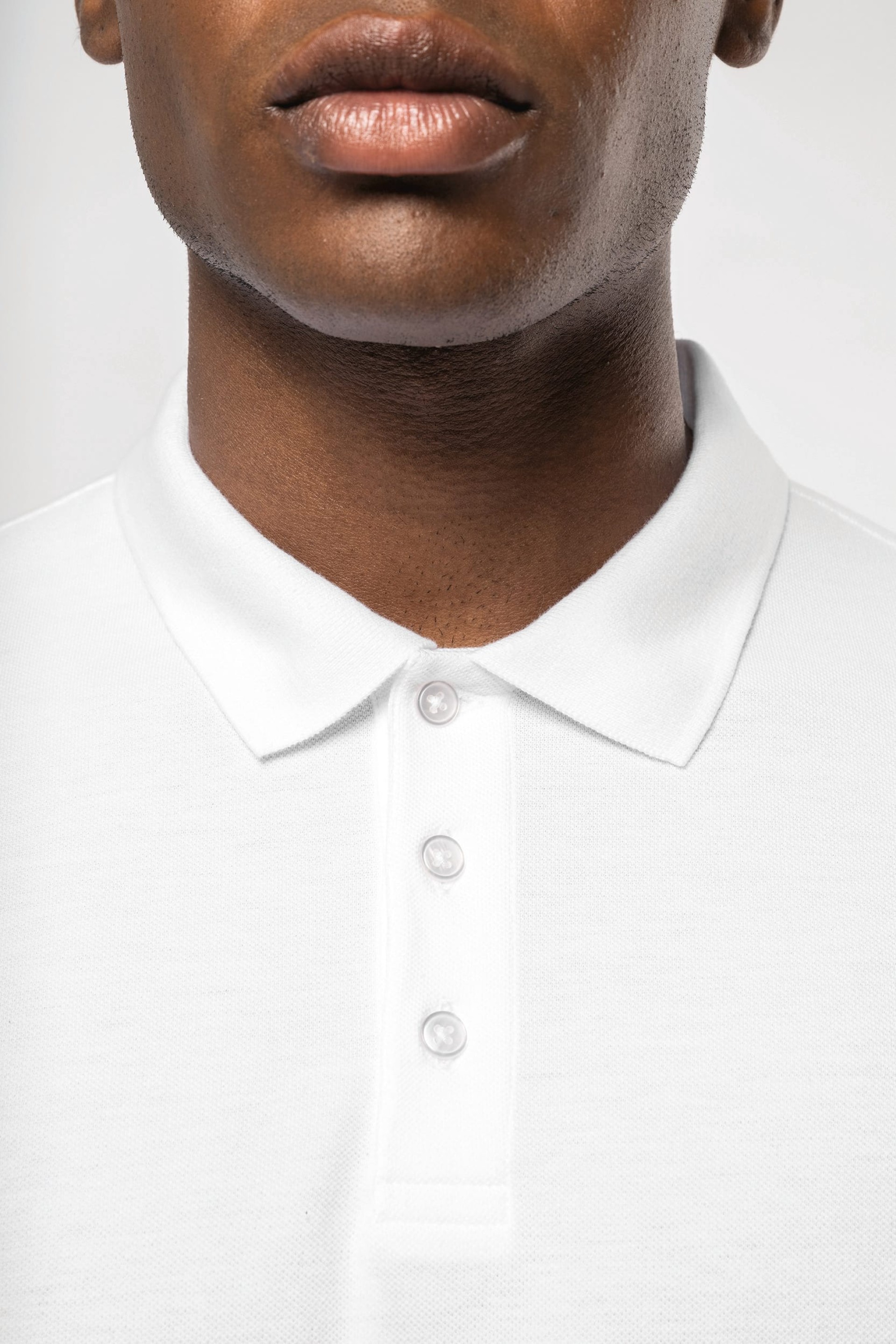 Polo em malha piqué manga curta