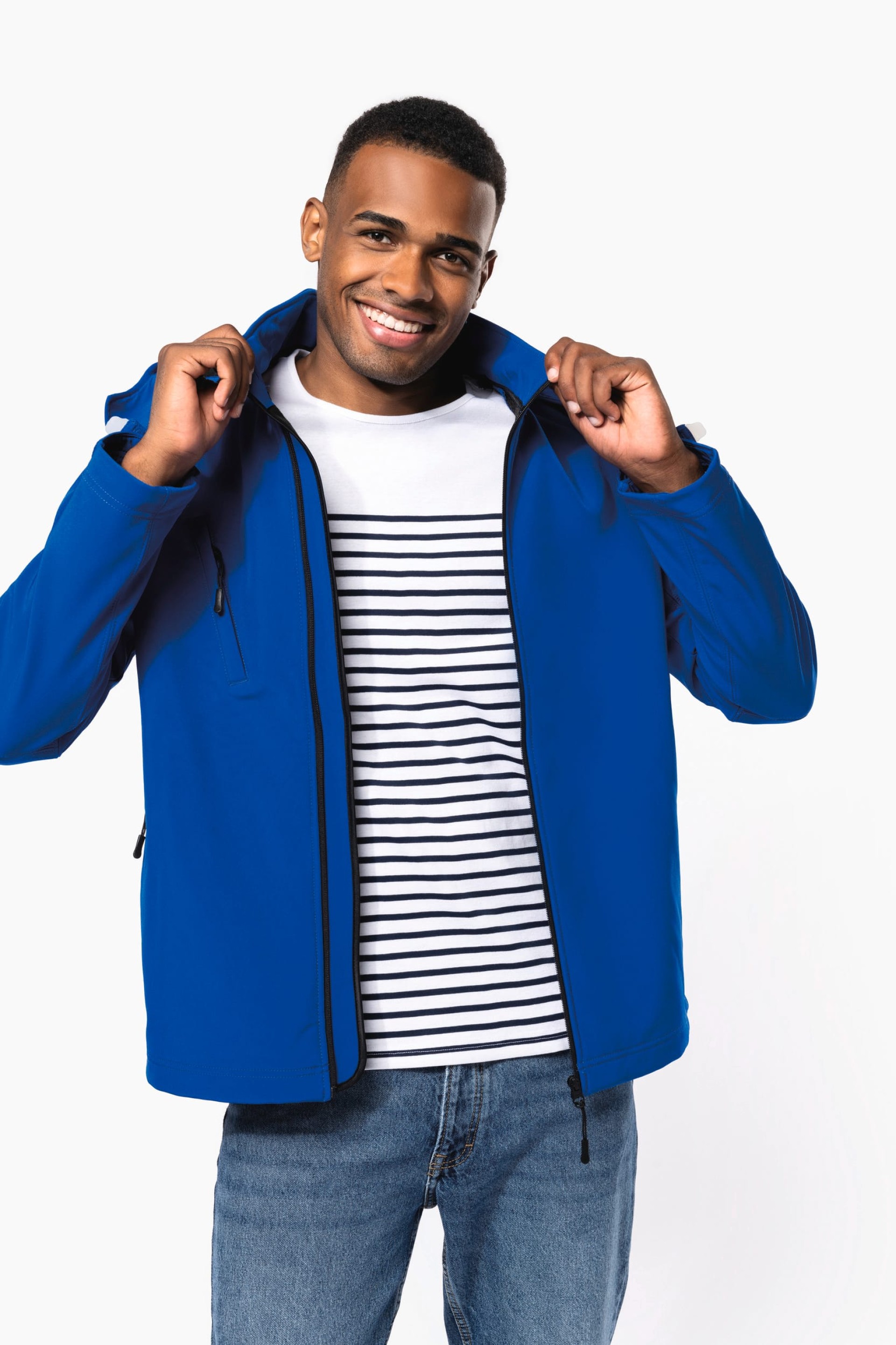 Blusão softshell com capuz amovível - K413