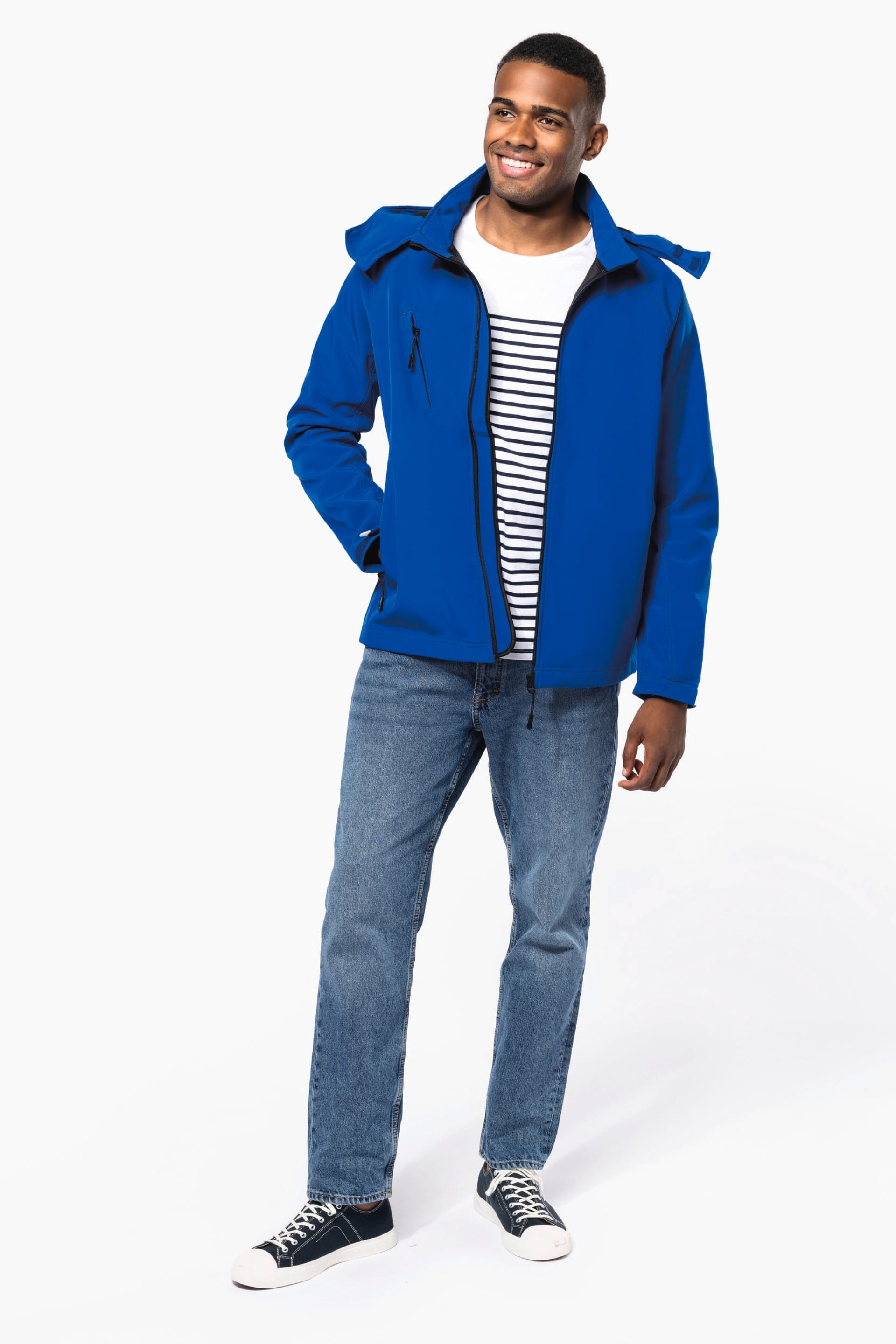 Blusão softshell com capuz amovível - K413