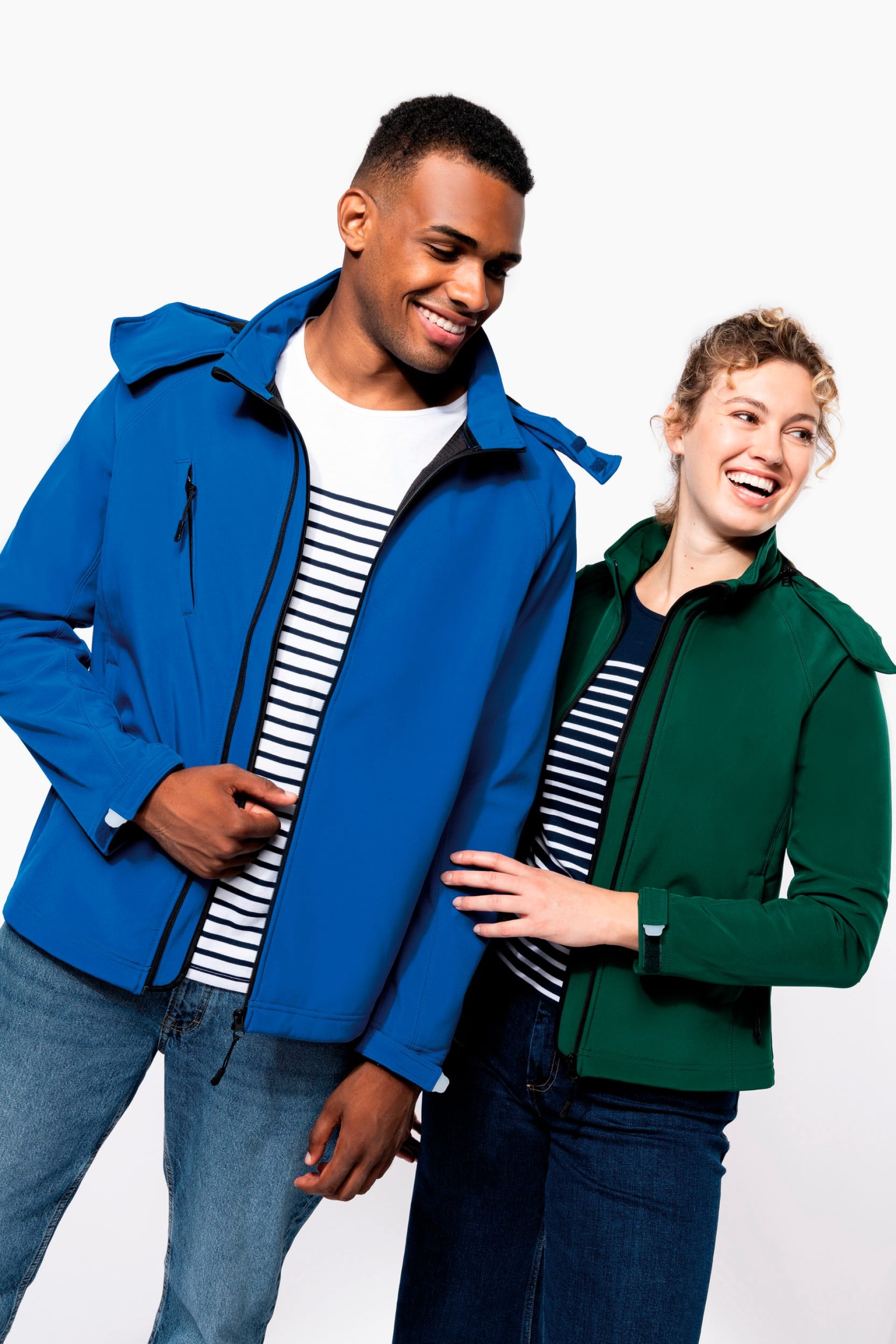 Blusão softshell com capuz amovível - K414