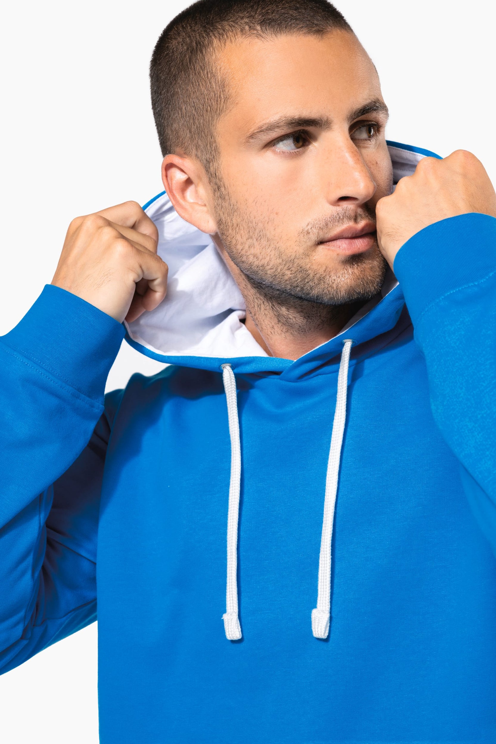 Sweatshirt com capuz em contraste - K446