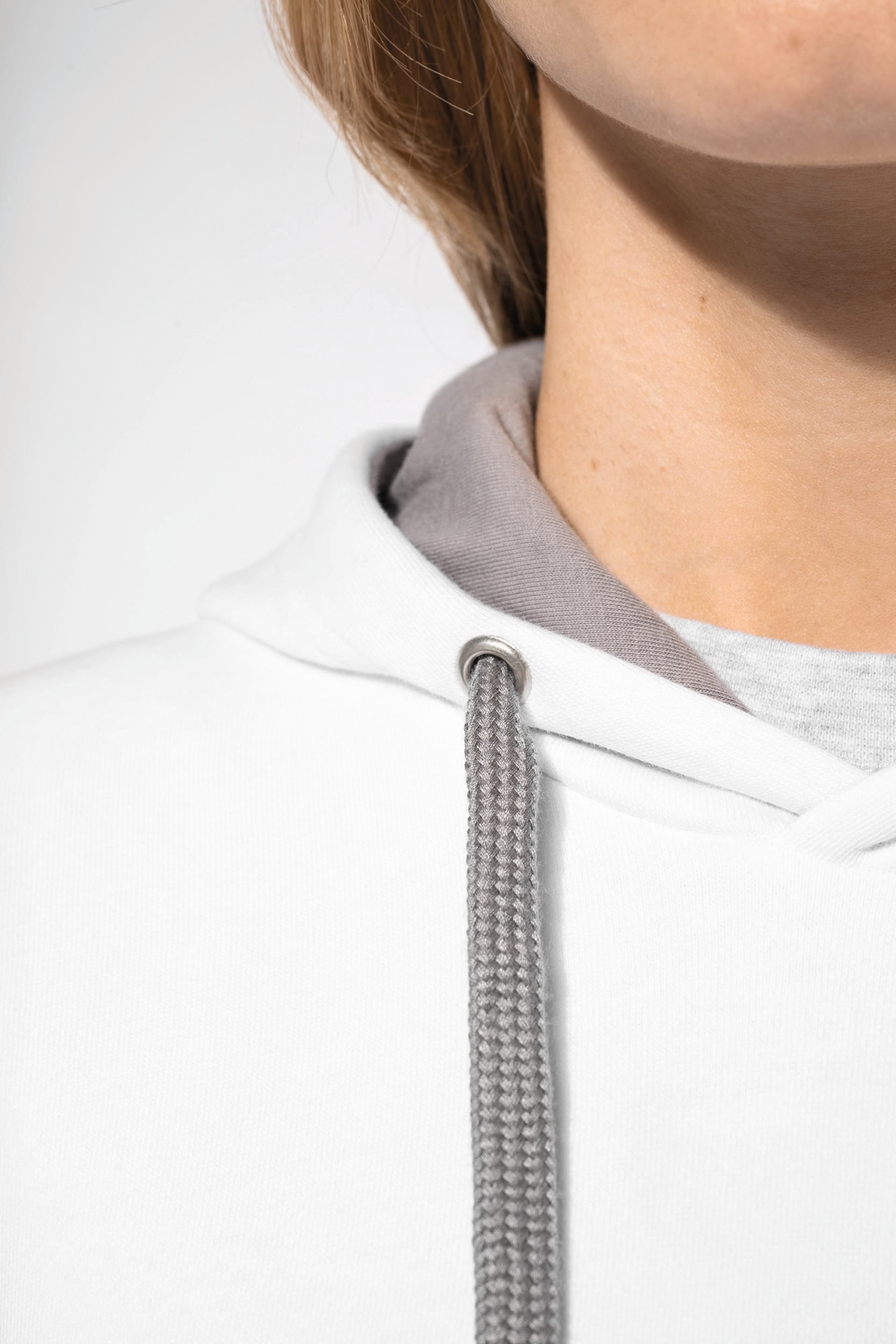 Sweatshirt Senhora com capuz em contraste - K465