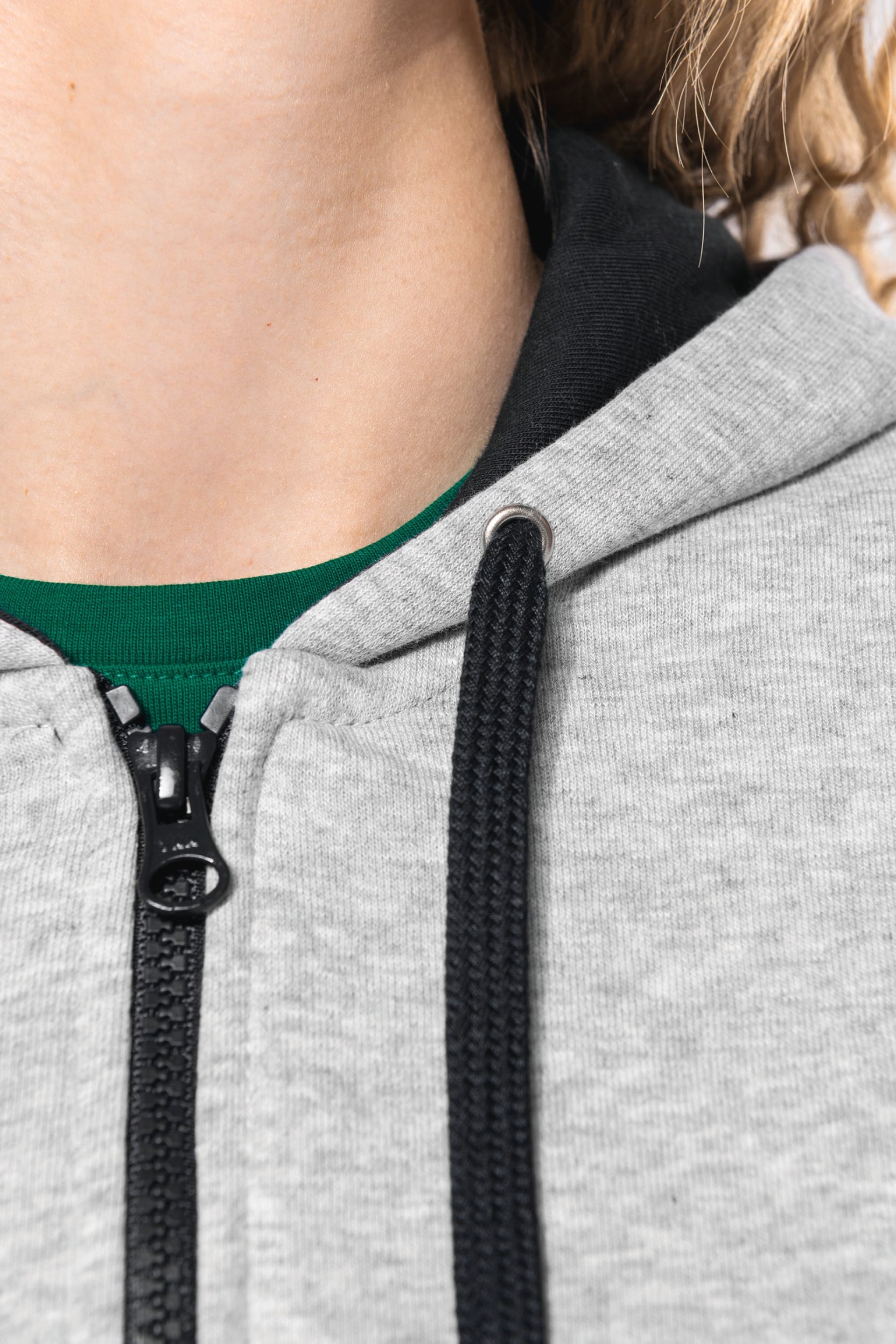 Casaco sweatshirt com capuz em contraste senhora - K467