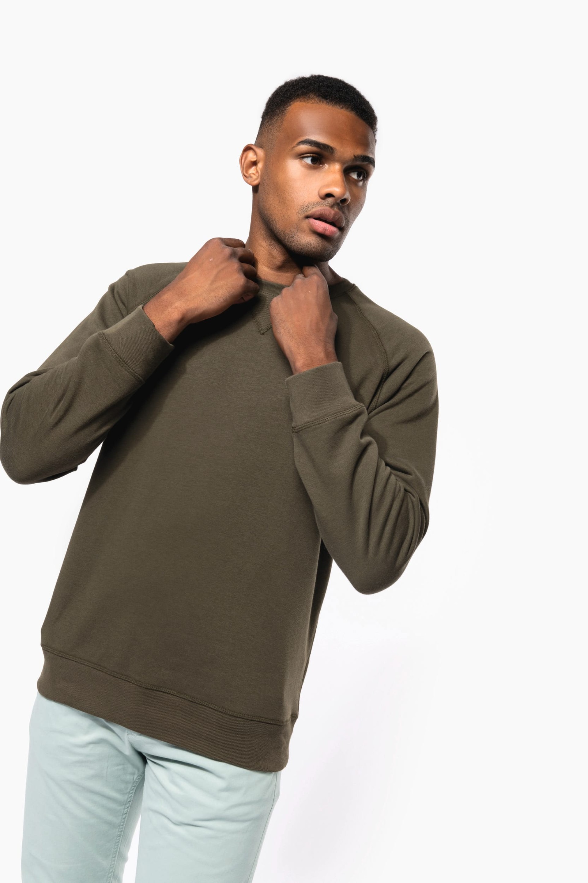 Sweatshirt BIO com decote redondo e mangas raglan - K480C