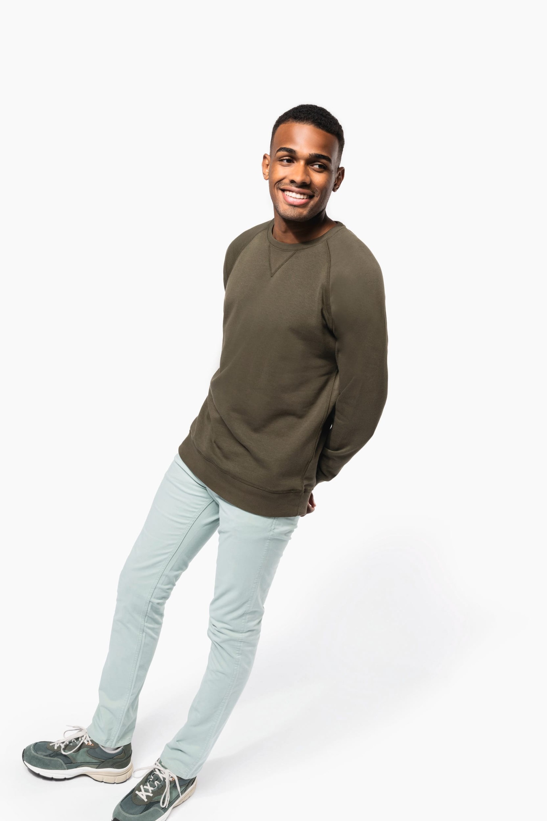 Sweatshirt BIO com decote redondo e mangas raglan - K480C