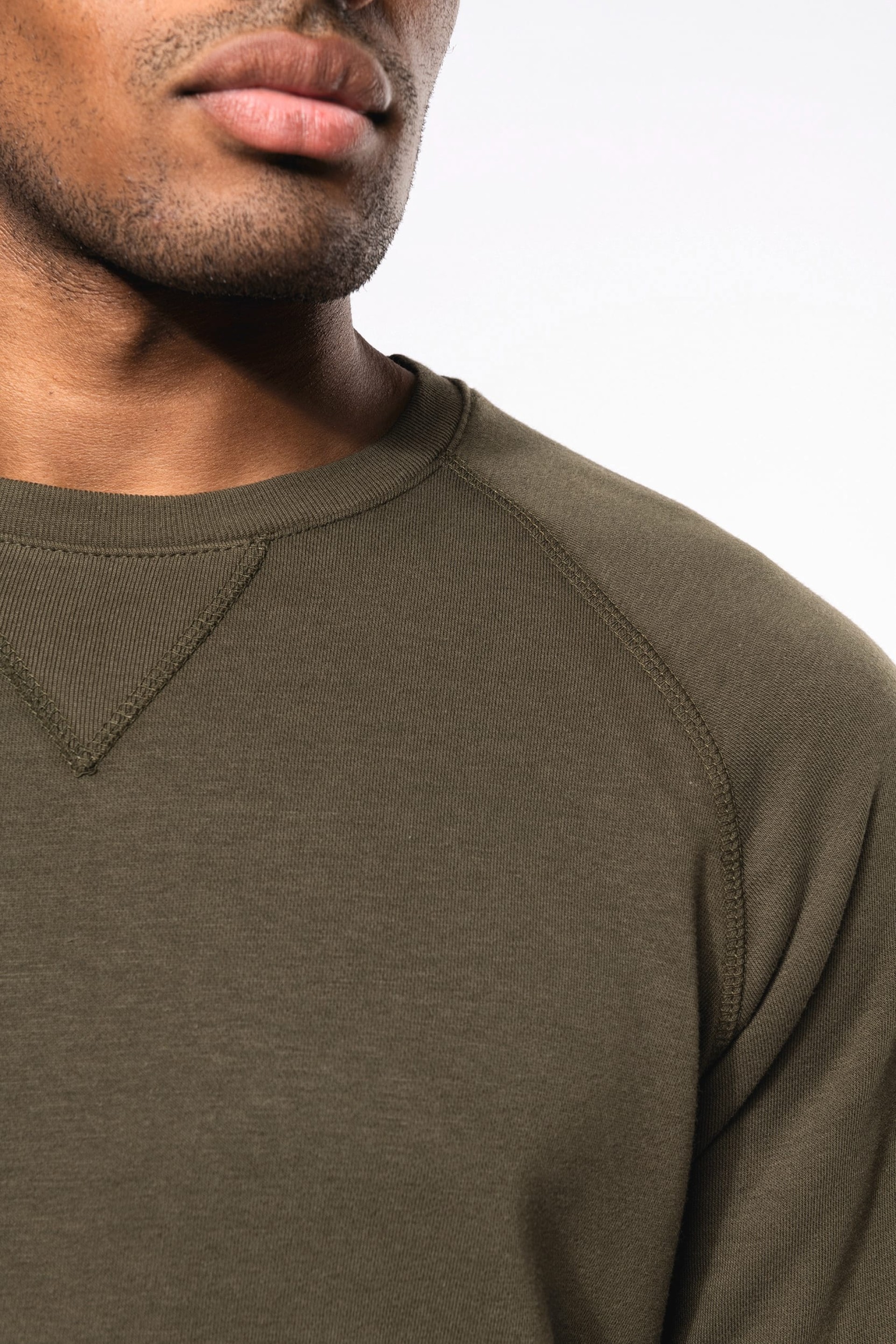 Sweatshirt BIO com decote redondo e mangas raglan - K480C