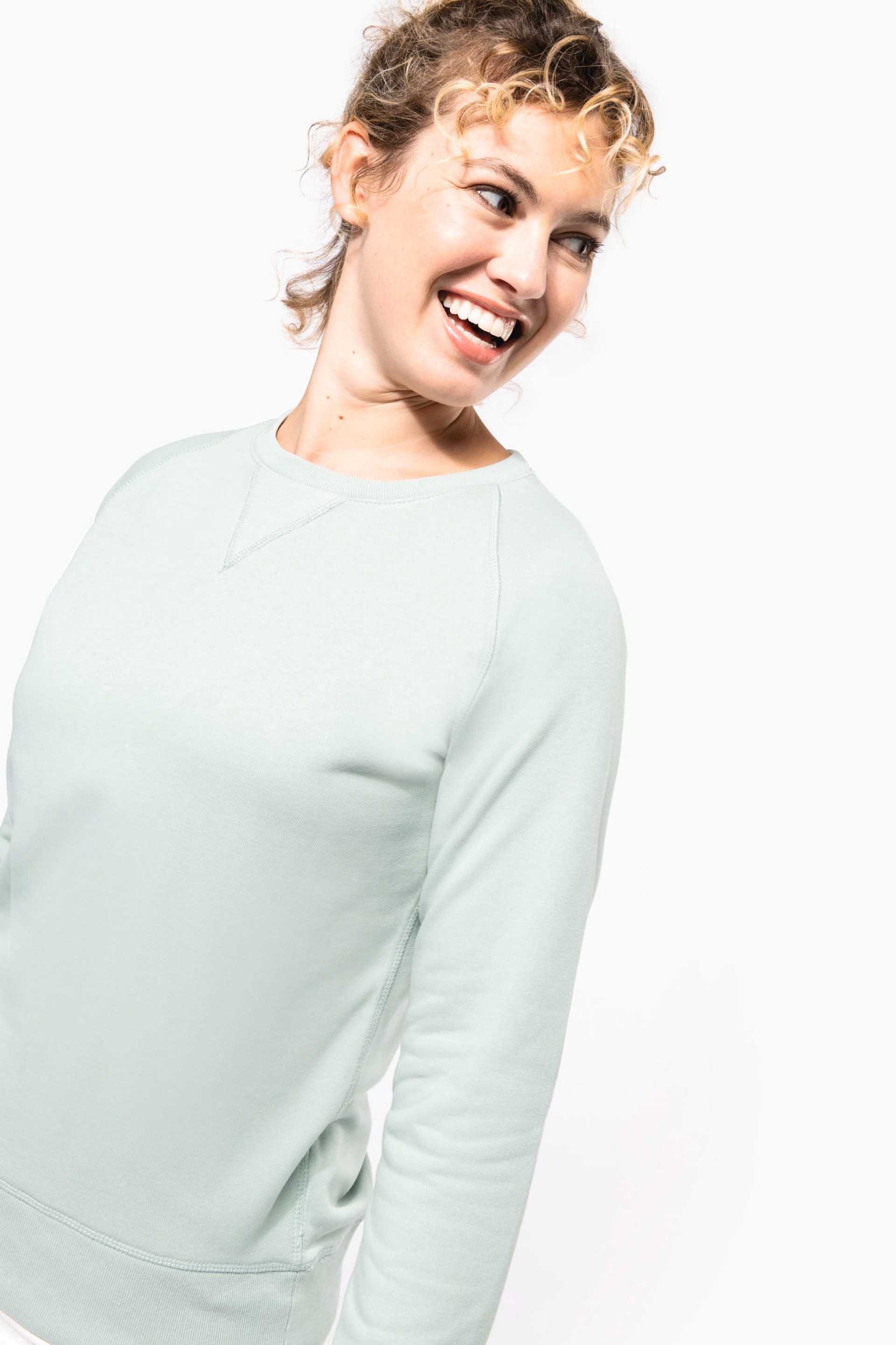 Sweatshirt BIO com decote redondo e mangas raglan - K481C