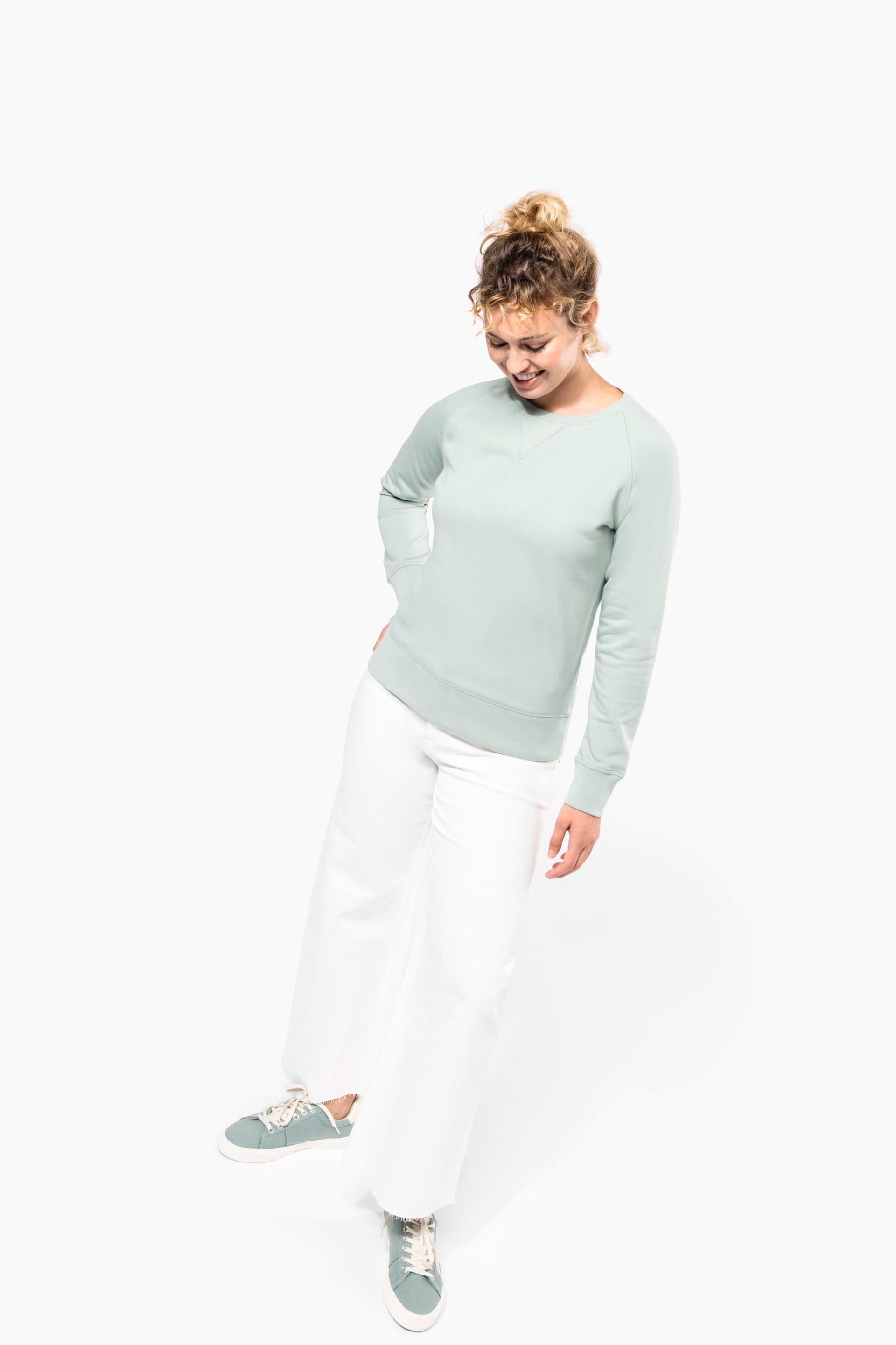 Sweatshirt BIO com decote redondo e mangas raglan - K481C