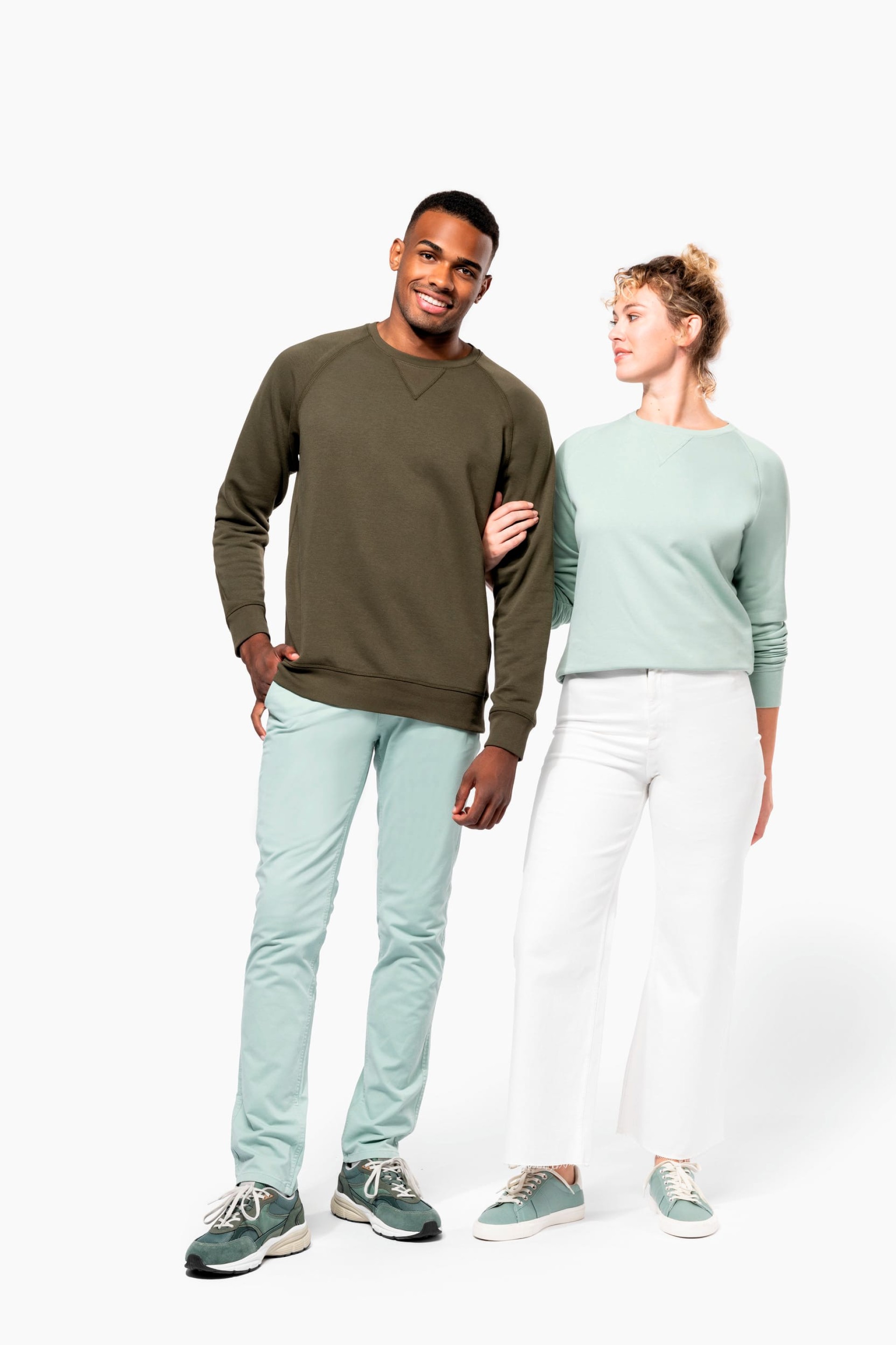 Sweatshirt BIO com decote redondo e mangas raglan - K481C