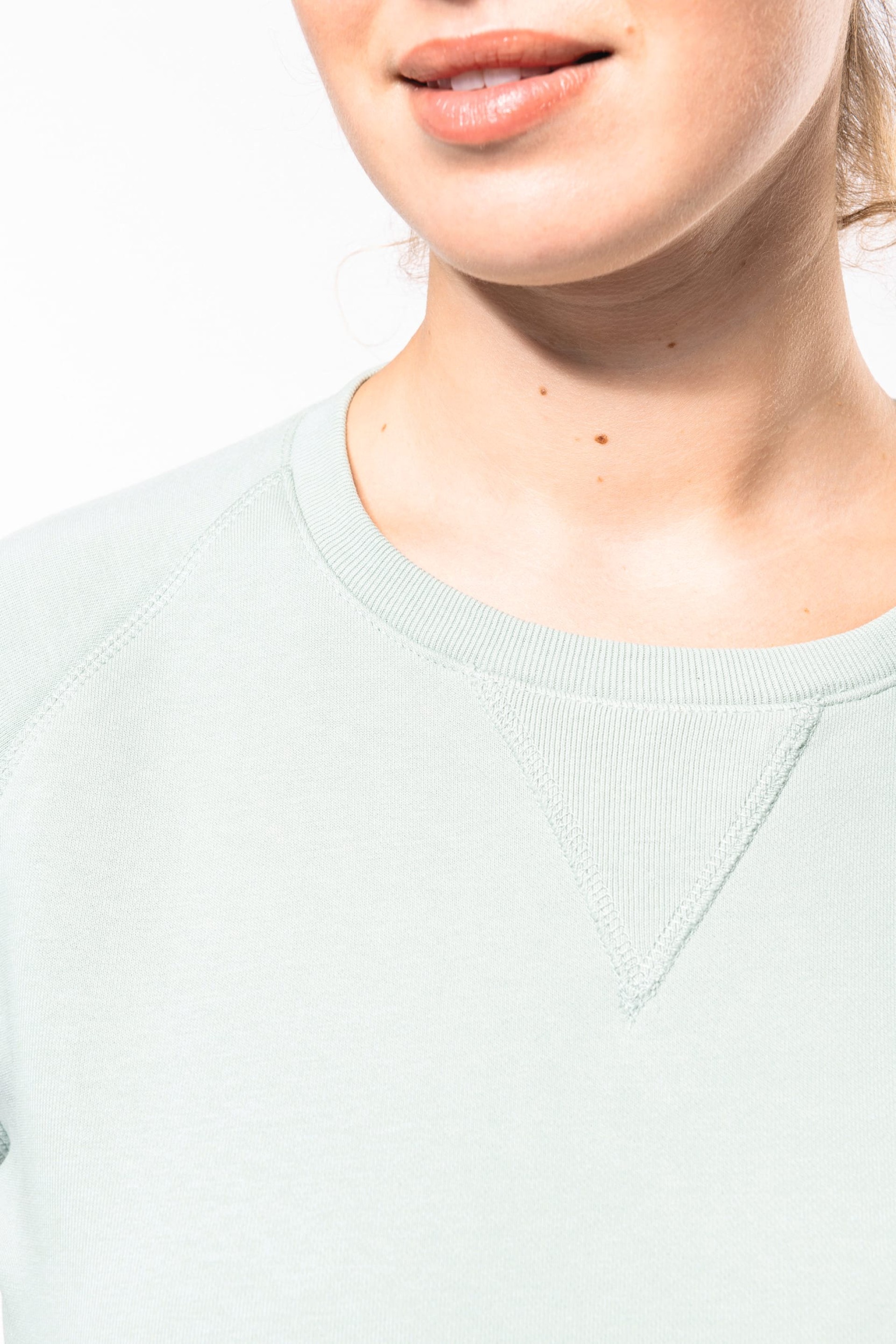 Sweatshirt BIO com decote redondo e mangas raglan - K481C