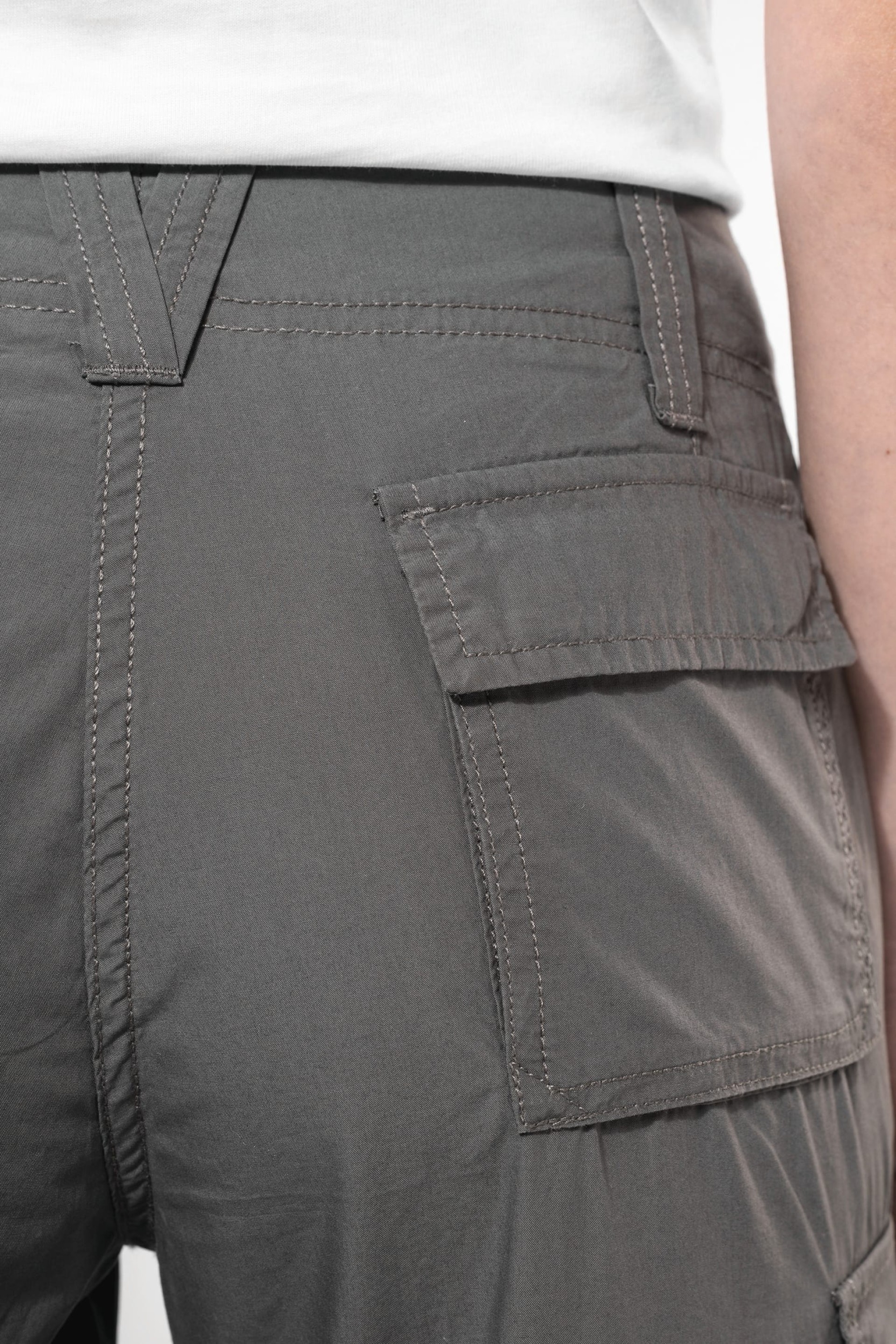 Calças leves multibolsos - K746