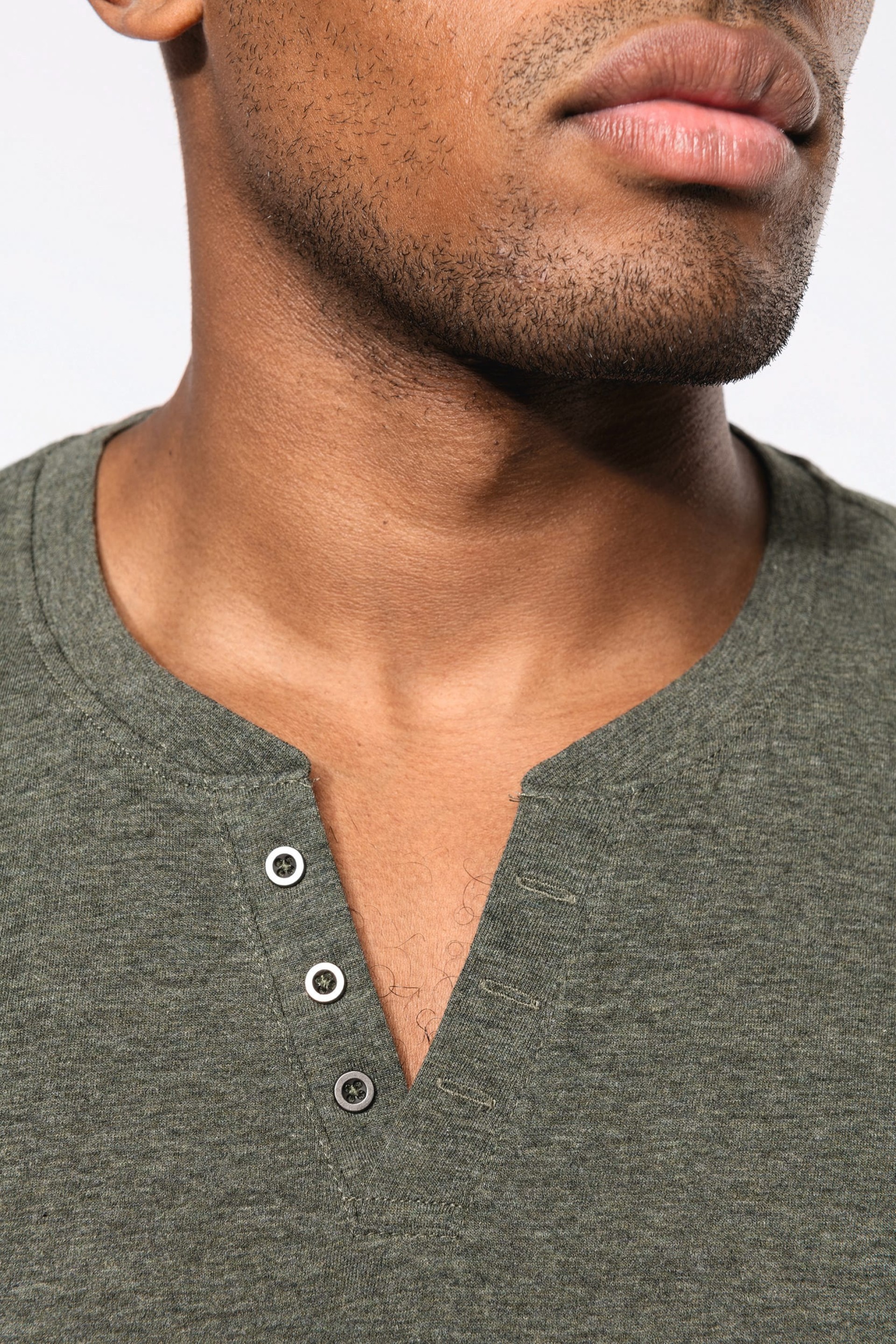 T-shirt HENLEY - KNS302