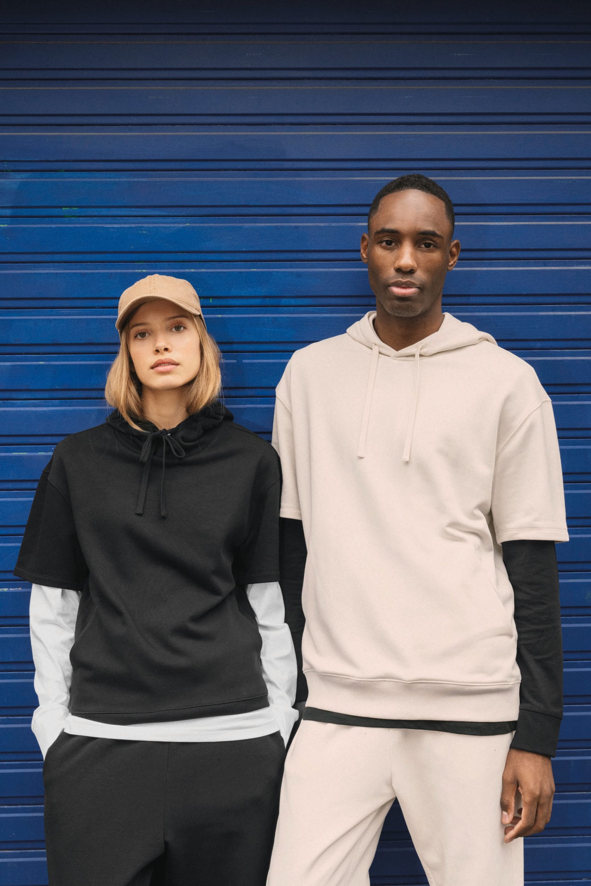 Sweatshirt eco-responsável com capuz e ombros descaídos manga curta French Terry unissexo