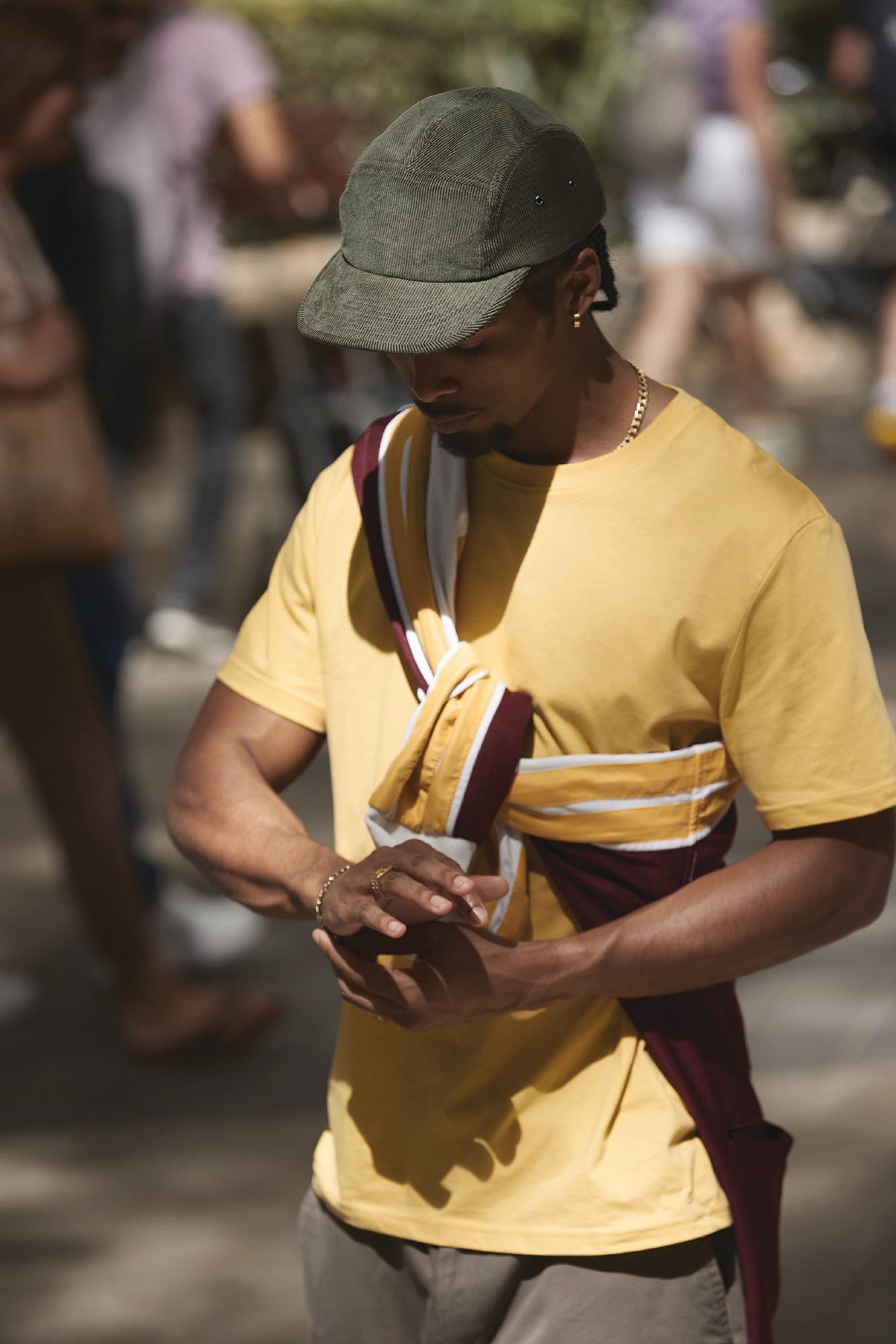 Boné de campista em veludo com 5 painéis
