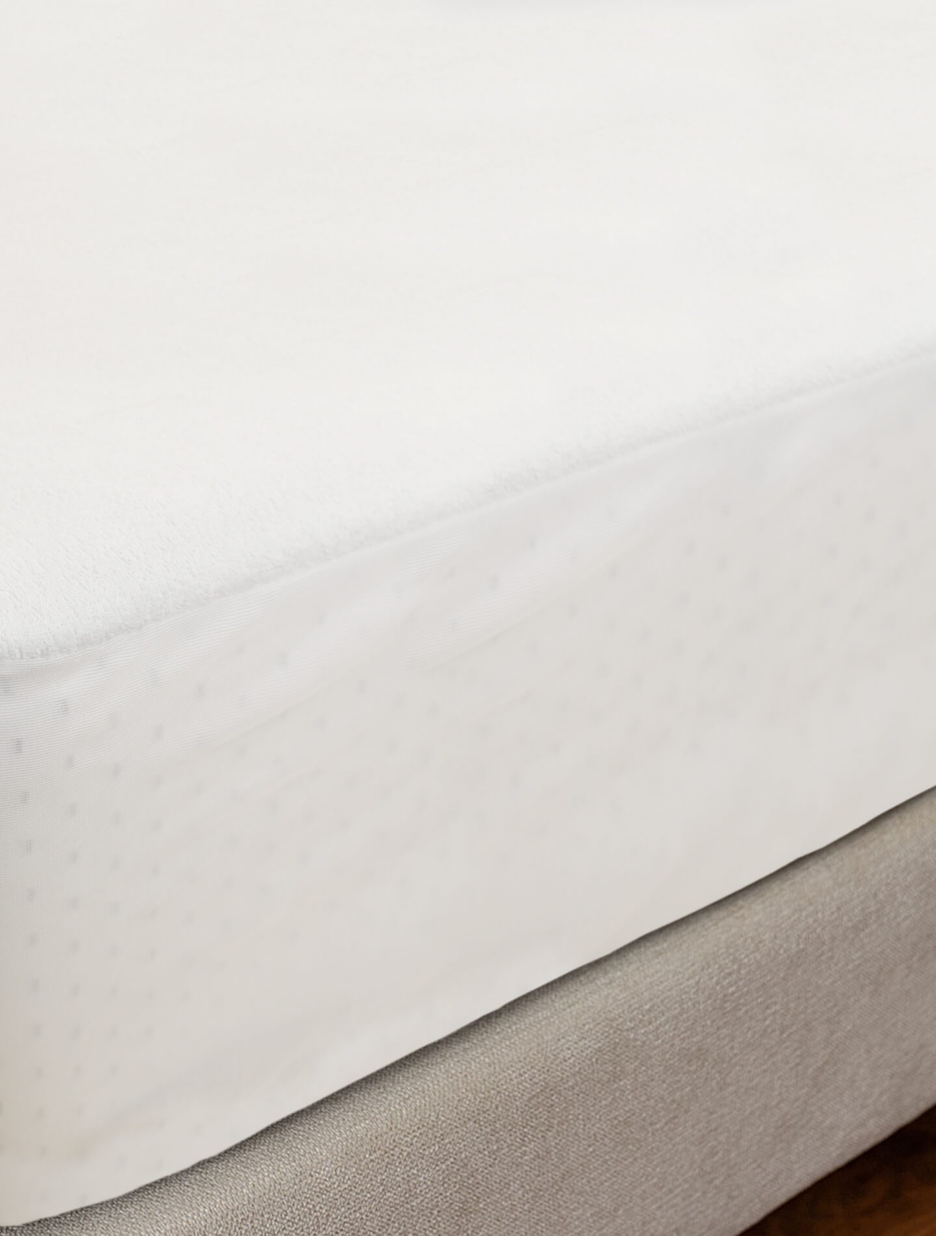 Resguardo com saiote microfibra LINHA HOTEL